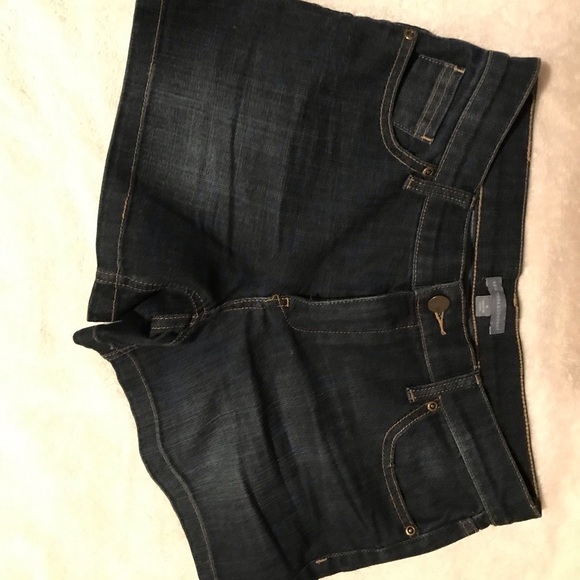 Nee york and company size 4 shorts. - Picture 1 of 2